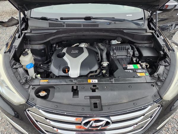 2014 HYUNDAI SANTA FE GLS — Engine bay