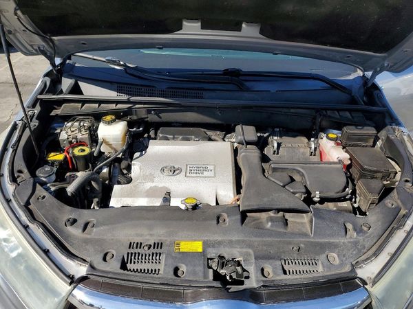 2014 TOYOTA HIGHLANDER Base/Hybrid — Engine bay