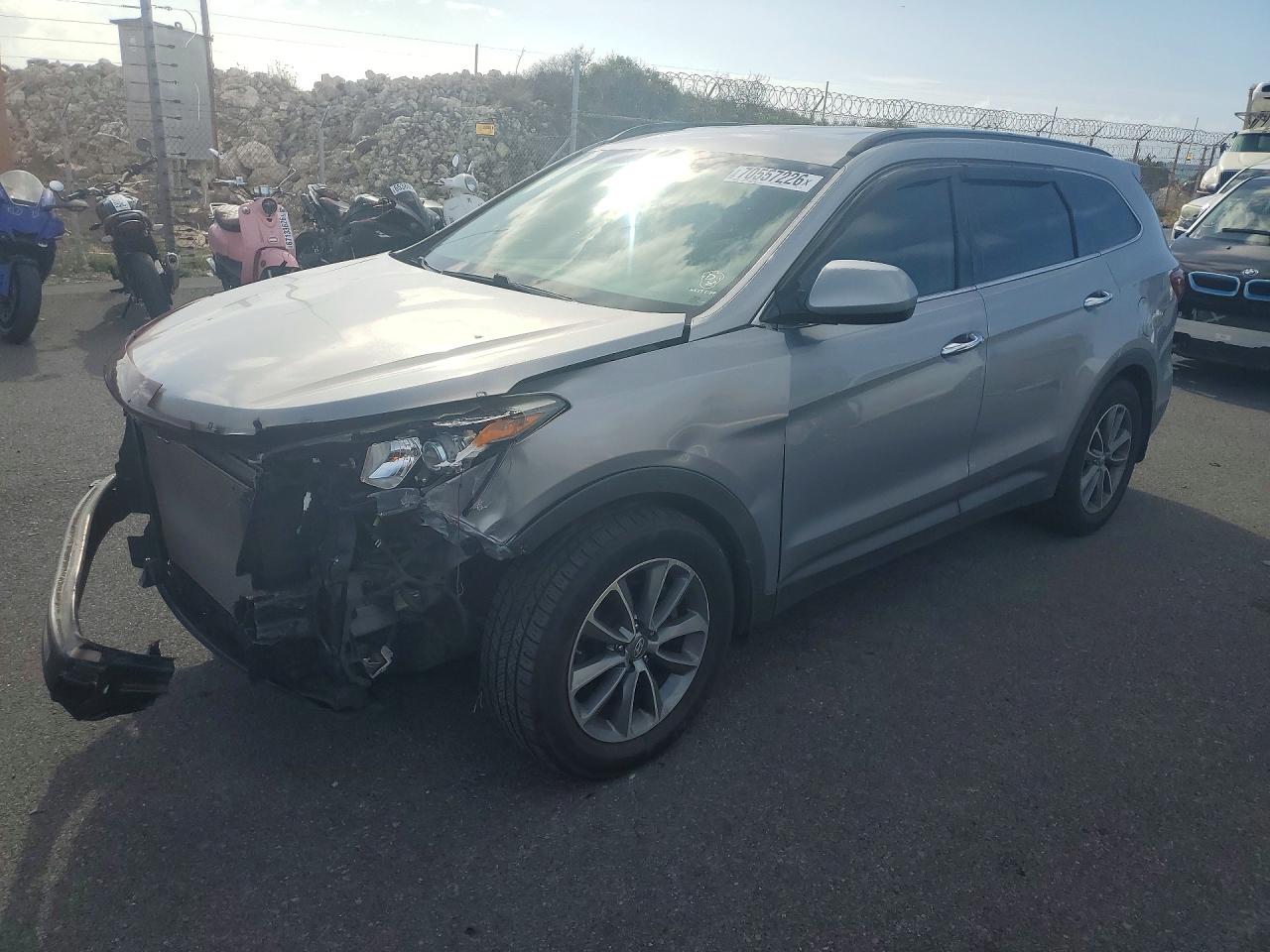 2018 HYUNDAI SANTA FE SE Base — Front 3/4