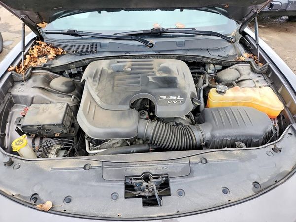 2015 DODGE CHARGER SXT — Engine bay