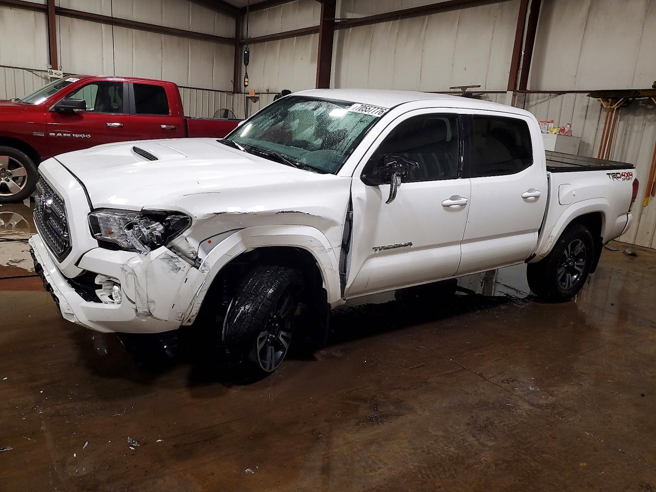 2016 TOYOTA TACOMA — Front 3/4