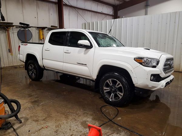 2016 TOYOTA TACOMA — Passenger 3/4
