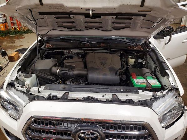 2016 TOYOTA TACOMA — Engine bay