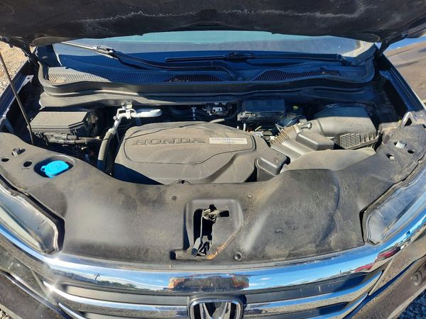 2018 HONDA PILOT EXL-N — Engine bay