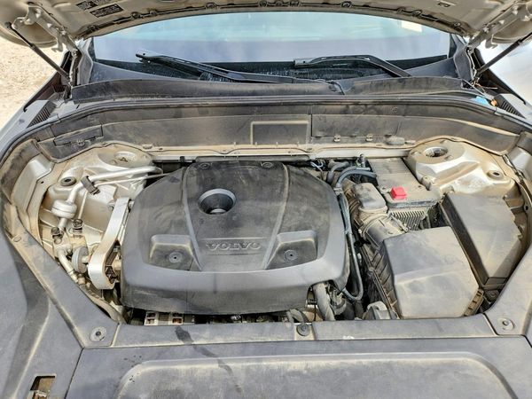 2016 VOLVO XC90 — Engine bay