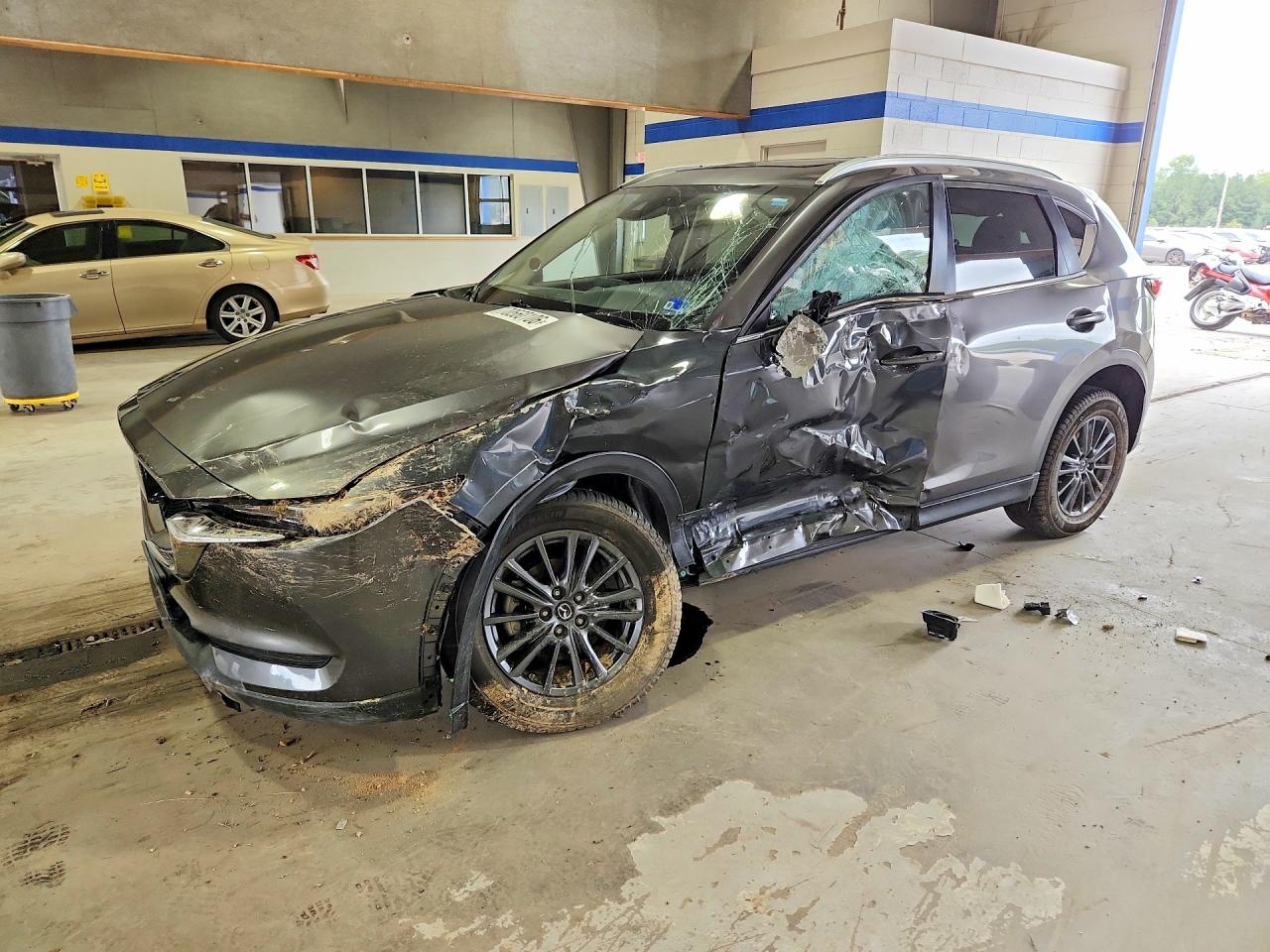 2019 MAZDA CX-5 Touring — Front 3/4
