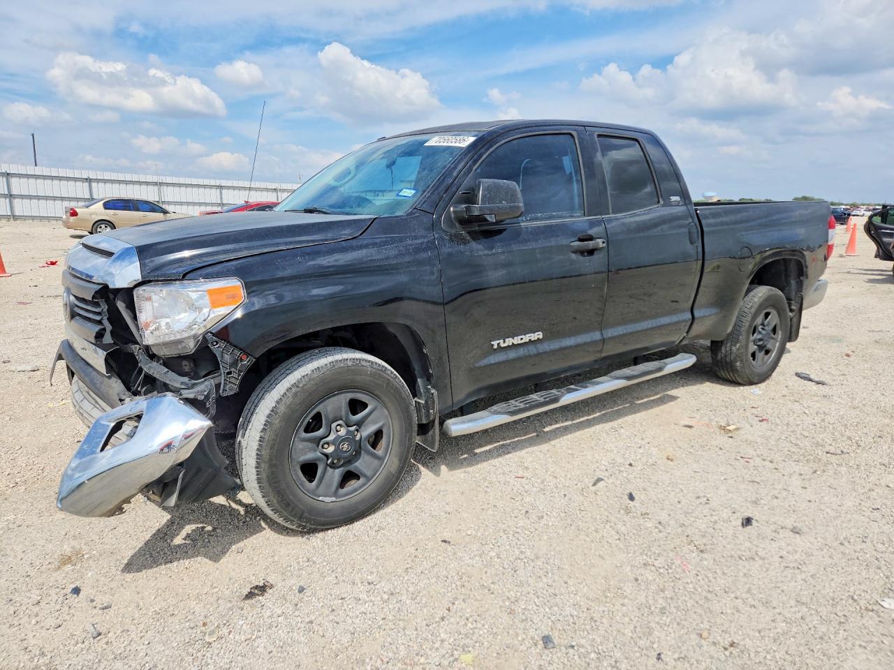 2014 TOYOTA TUNDRA SR5 — Front 3/4