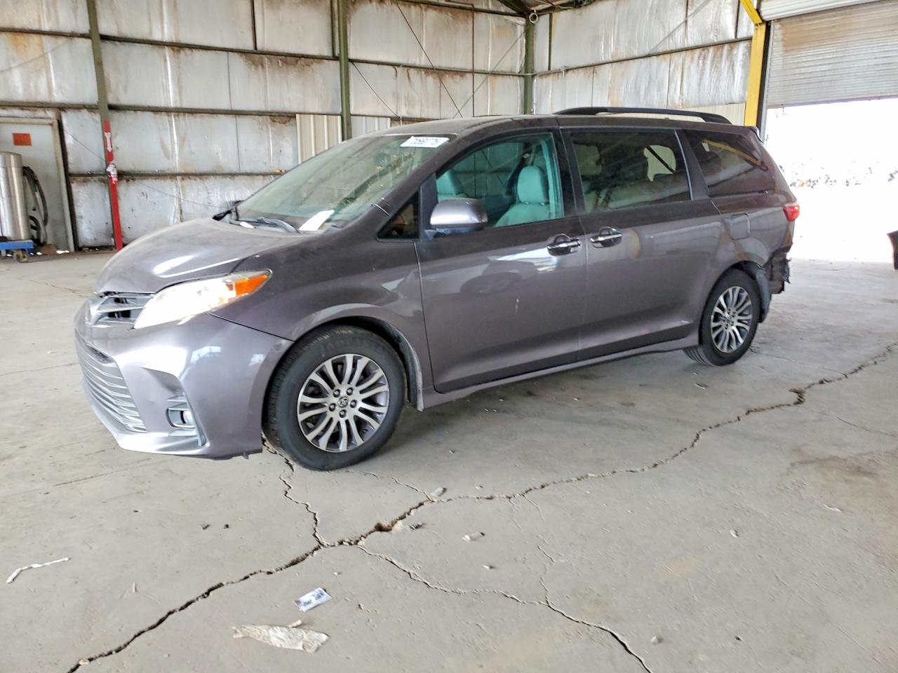 2020 TOYOTA SIENNA Q grade — Front 3/4