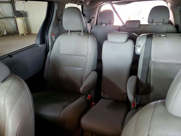 2020 TOYOTA SIENNA Q grade — SUVN