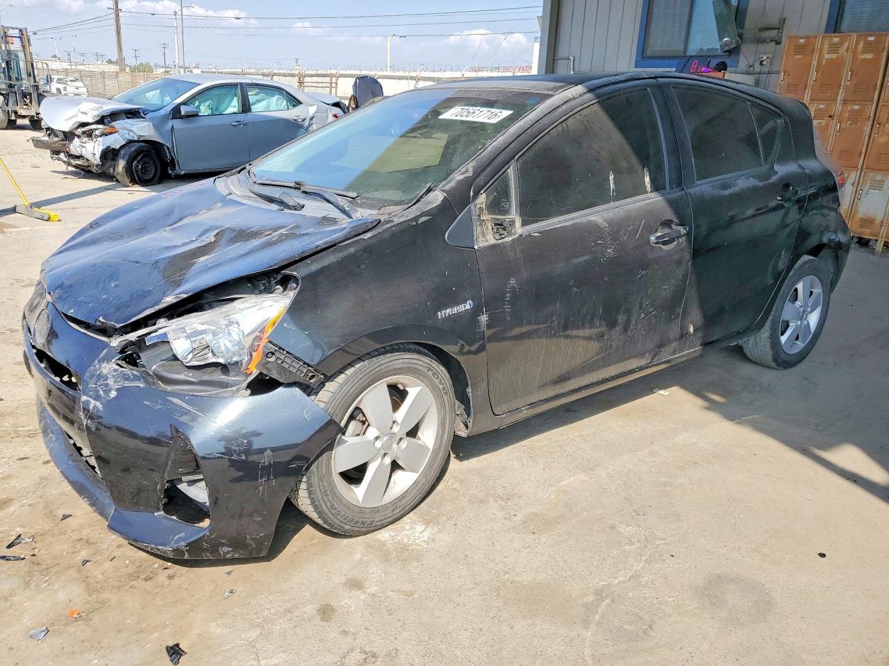 2013 TOYOTA PRIUS — Front 3/4