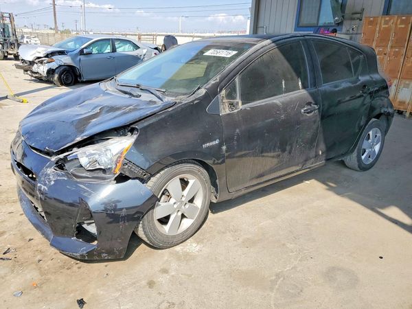 2013 TOYOTA PRIUS — Front 3/4