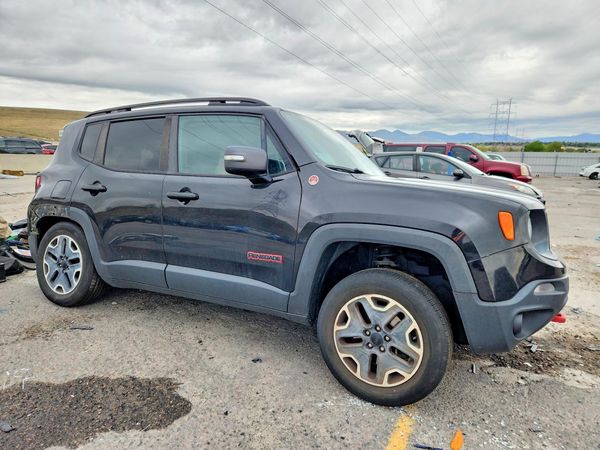 2017 JEEP RENEGADE Trailhawk — Passenger 3/4