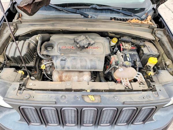 2017 JEEP RENEGADE Trailhawk — Engine bay