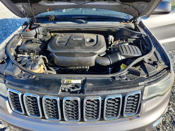 2018 JEEP CHEROKEE Laredo — Engine bay