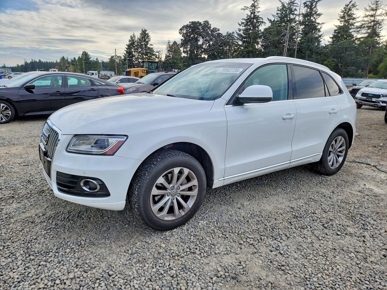 2013 AUDI Q5 Premium Plus — Front 3/4