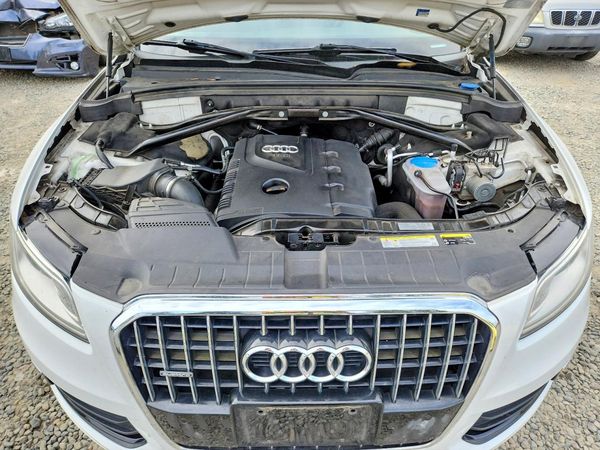 2013 AUDI Q5 Premium Plus — Engine bay