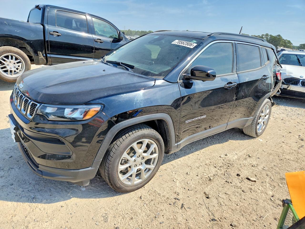 2023 JEEP COMPASS Latitude Lux, Altitude — Front 3/4