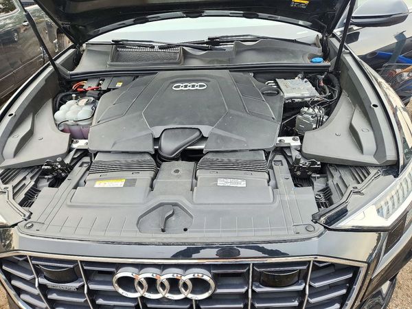 2022 AUDI Q8 — Engine bay