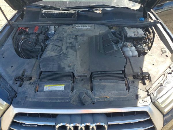 2018 AUDI Q7 quattro Prestige — Engine bay