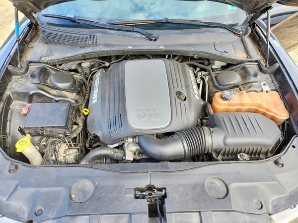 2013 DODGE CHARGER R/T — Engine bay