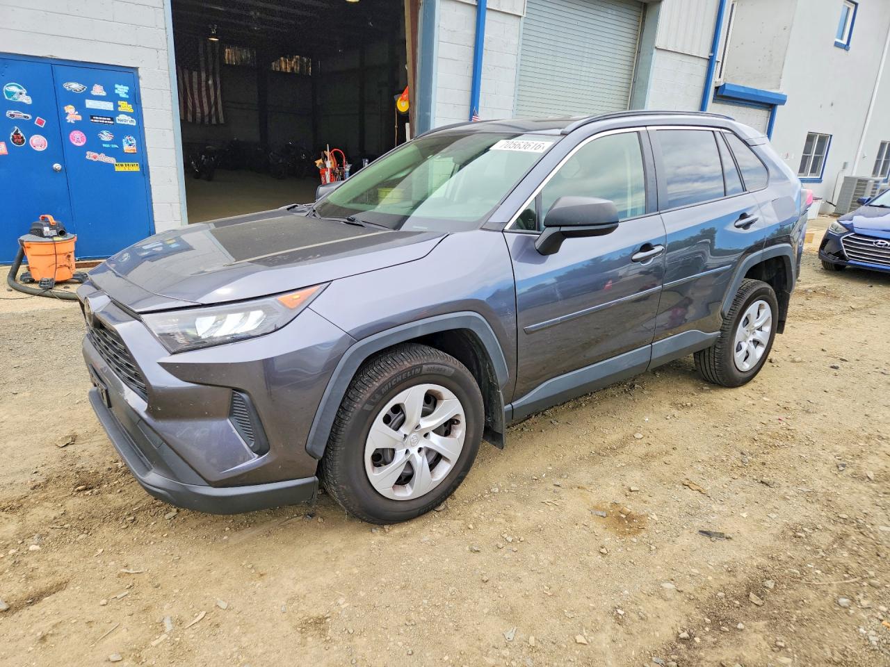 2019 TOYOTA RAV4 LE — Front 3/4