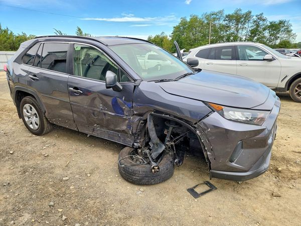 2019 TOYOTA RAV4 LE — Passenger 3/4