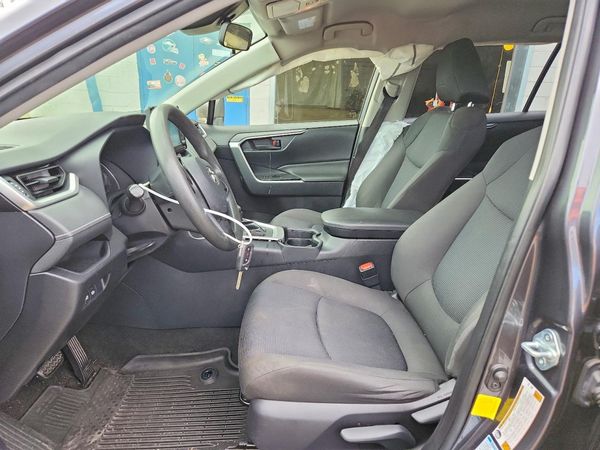 2019 TOYOTA RAV4 LE — DENT