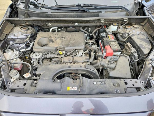 2019 TOYOTA RAV4 LE — Engine bay