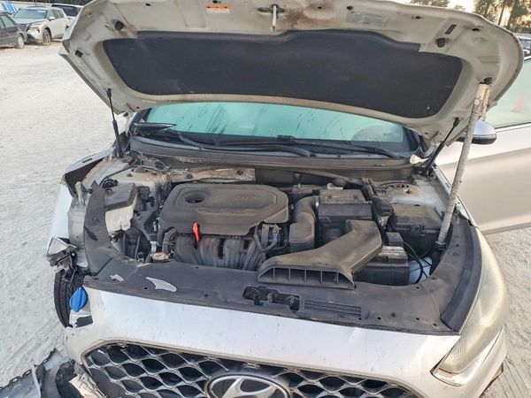 2018 HYUNDAI SONATA — Engine bay