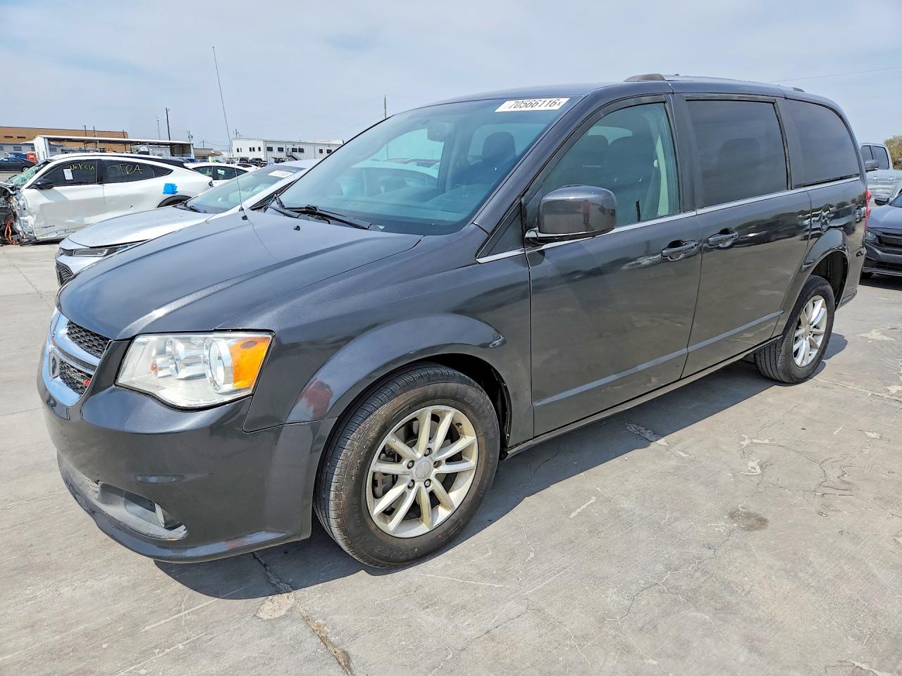2018 DODGE GRAND CARAVAN SXT — Front 3/4