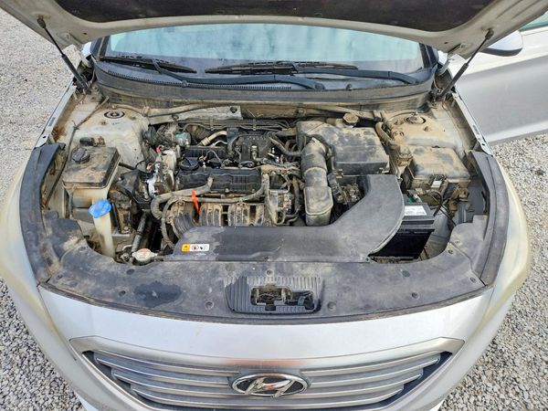 2015 HYUNDAI SONATA SE, ECO — Engine bay