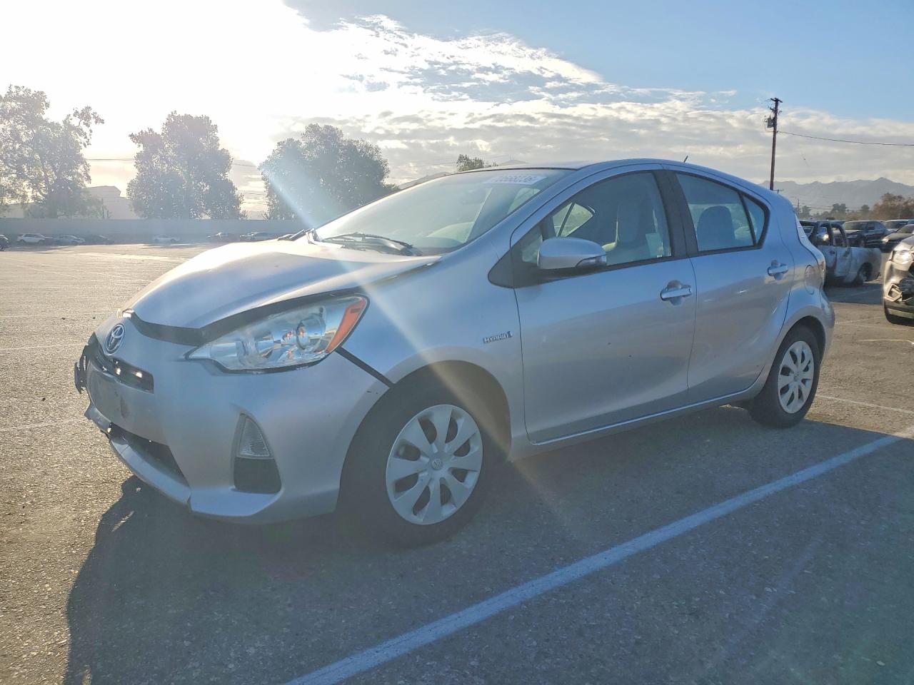 2014 TOYOTA PRIUS — Front 3/4
