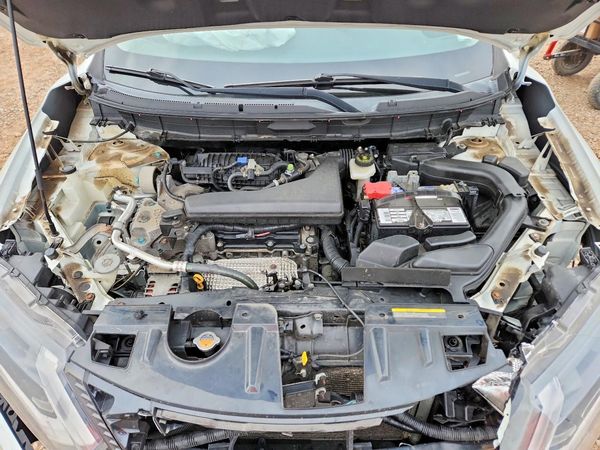 2018 NISSAN ROGUE — Engine bay