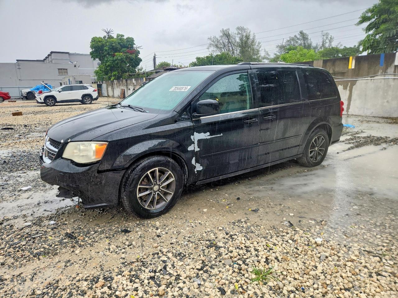 2017 DODGE GRAND CARAVAN SXT — Front 3/4