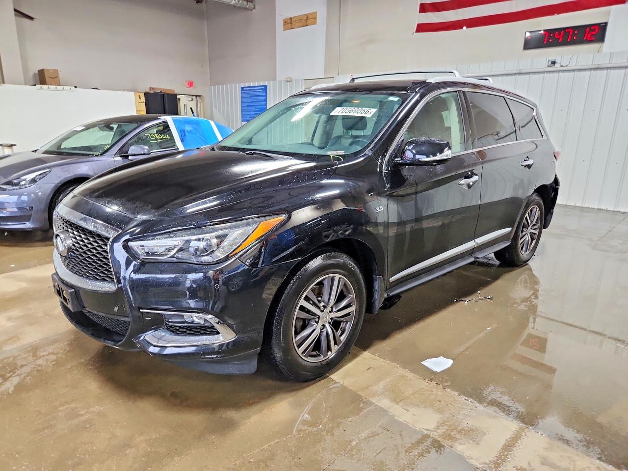 2017 INFINITI QX60 — Front 3/4