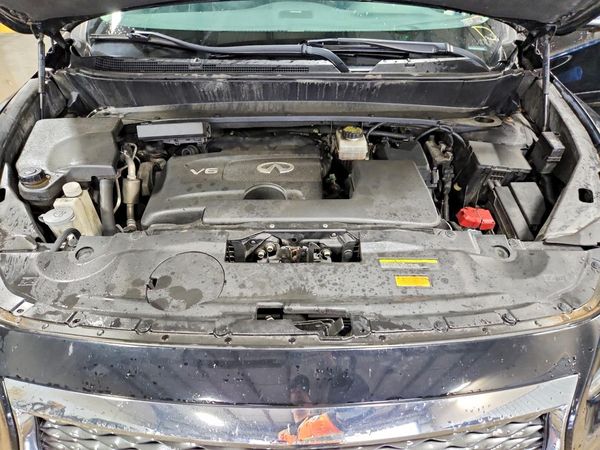 2017 INFINITI QX60 — Engine bay