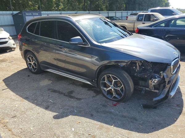 2018 BMW X1 sDrive28i — Passenger 3/4