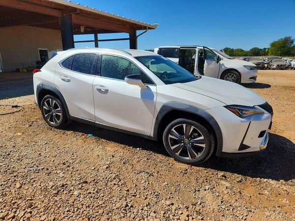 2022 LEXUS UX 200 200 Base — Passenger 3/4