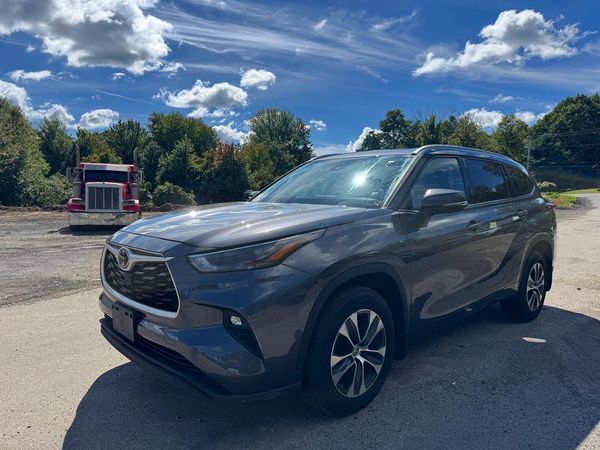2022 TOYOTA HIGHLANDER XLE