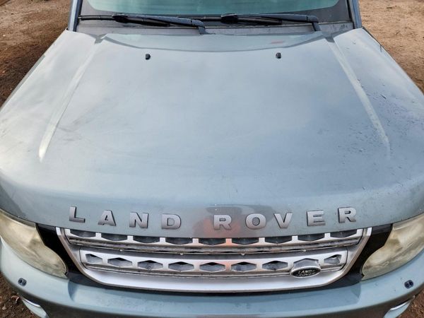 2015 LAND ROVER LR4 HSE LUX — Engine bay