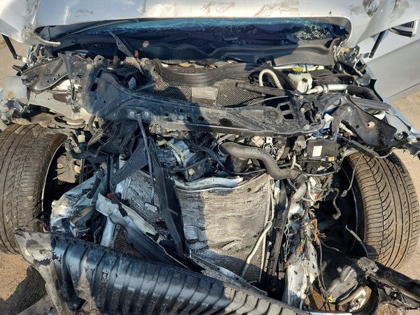 2013 MERCEDES-BENZ E-CLASS E350 4-MATIC — Engine bay