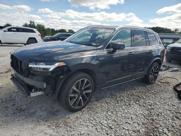 2022 VOLVO XC90