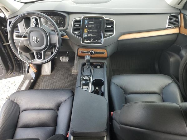 2022 VOLVO XC90