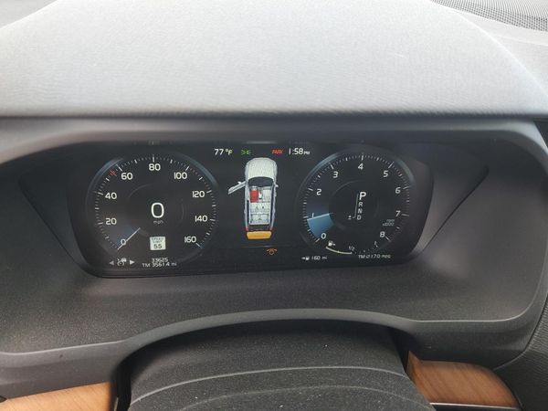 2022 VOLVO XC90