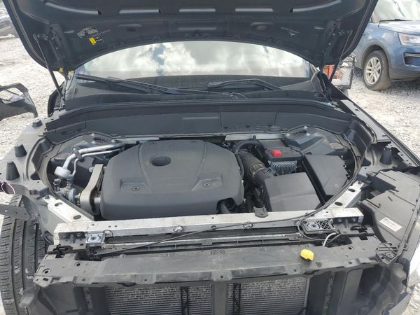 2022 VOLVO XC90