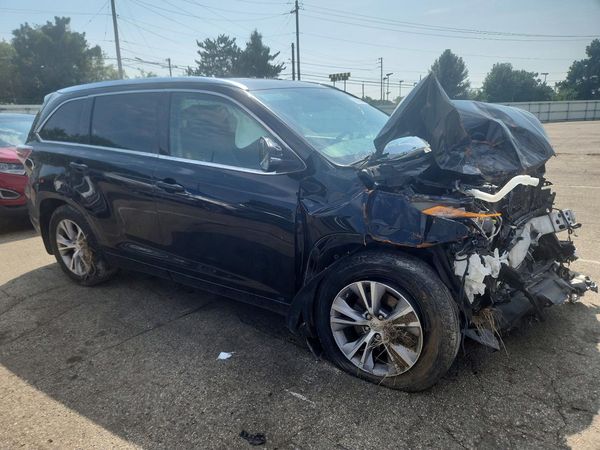 2015 TOYOTA HIGHLANDER Base/Hybrid — Passenger 3/4