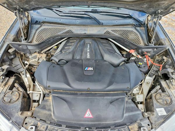 2016 BMW X6 X6 M — Engine bay