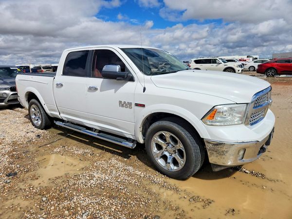 2018 RAM 1500 Laramie — Passenger 3/4