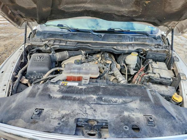 2018 RAM 1500 Laramie — Engine bay