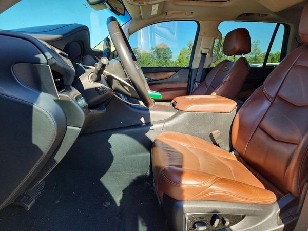 2016 CADILLAC ESCALADE Luxury — DENT